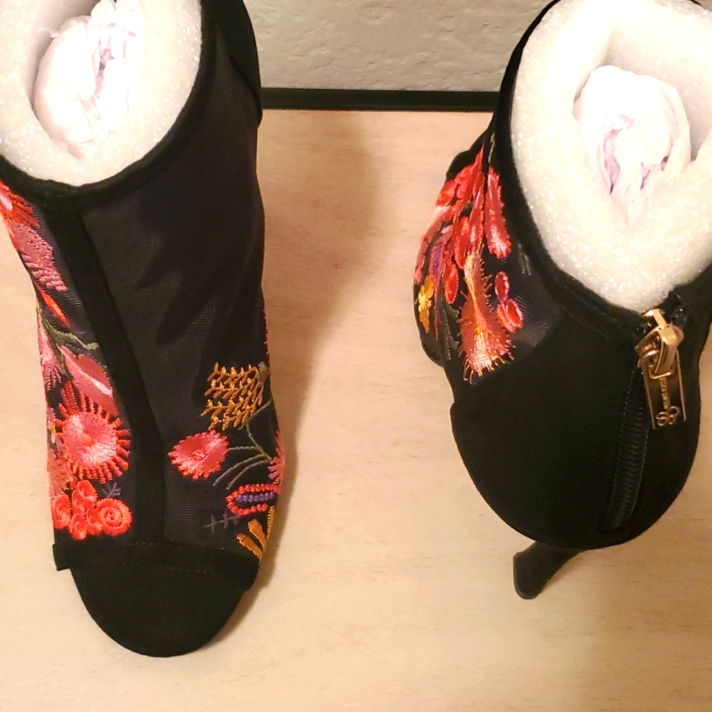 Jessica Simpson. Multi color booties, Size 7